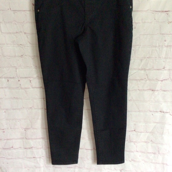 Style & Co Black Pull On Pants - Size 8 - Picture 3 of 9